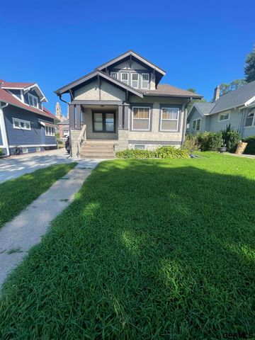 611 N 42 Street, Omaha, NE 68131