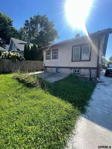611 N 42 Street, Omaha, NE 68131