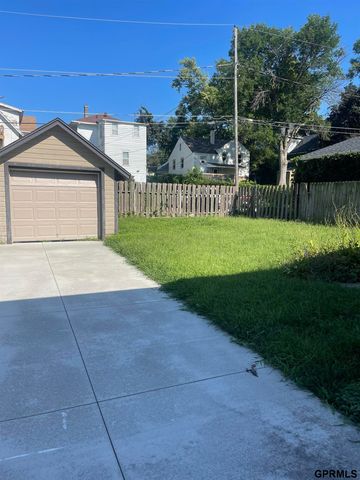 611 N 42 Street, Omaha, NE 68131