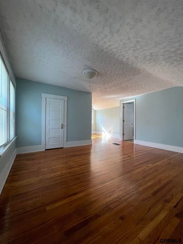 611 N 42 Street, Omaha, NE 68131