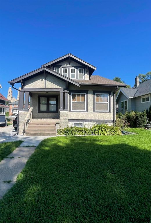 611 N 42 Street, Omaha, NE 68131