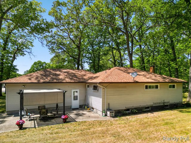 302 S Brooks Road S, Muskegon, MI 49442