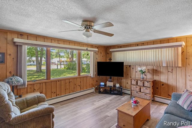 302 S Brooks Road S, Muskegon, MI 49442