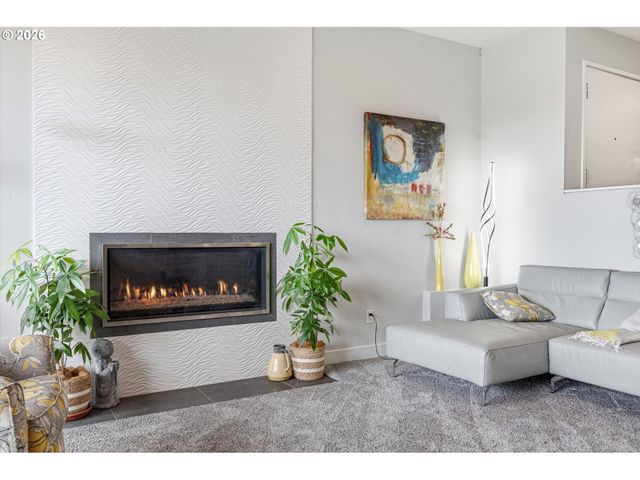 401 N TOMAHAWK ISLAND Dr 18, Portland, OR 97217