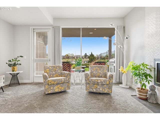 401 N TOMAHAWK ISLAND Dr 18, Portland, OR 97217