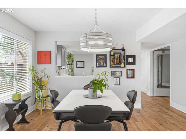 401 N TOMAHAWK ISLAND Dr 18, Portland, OR 97217