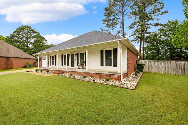 56 Waterside Cove, Maumelle, AR 72113
