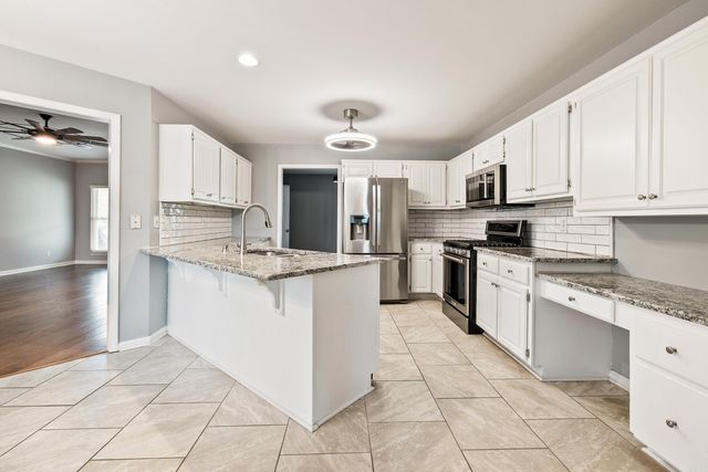 56 Waterside Cove, Maumelle, AR 72113
