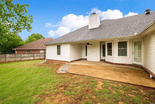 56 Waterside Cove, Maumelle, AR 72113