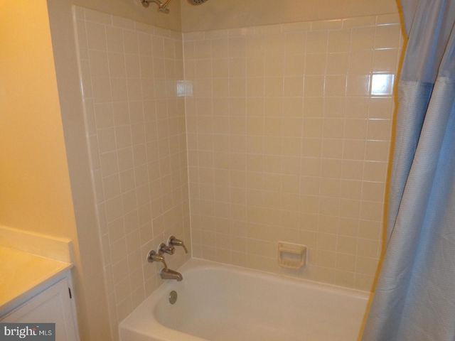 6021 HEATHERWOOD DR, Alexandria, VA 22310