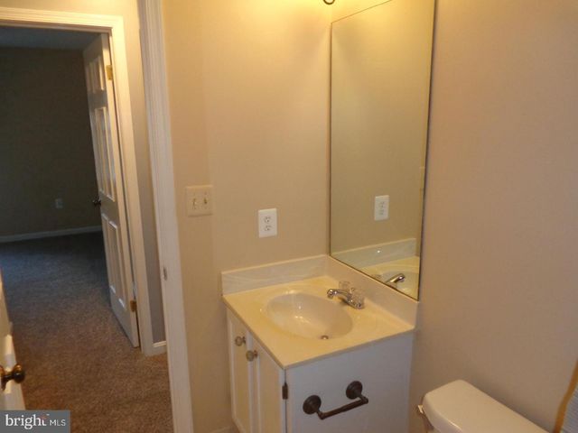 6021 HEATHERWOOD DR, Alexandria, VA 22310