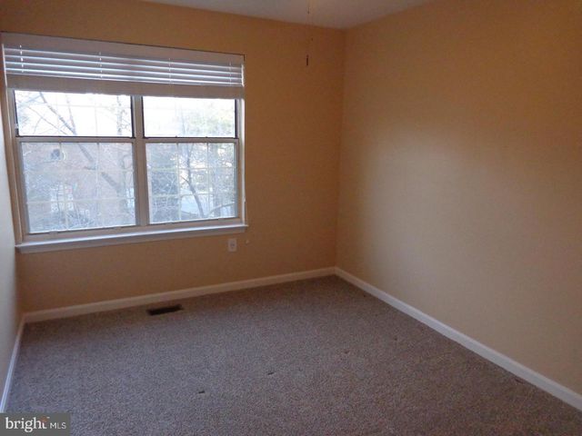 6021 HEATHERWOOD DR, Alexandria, VA 22310