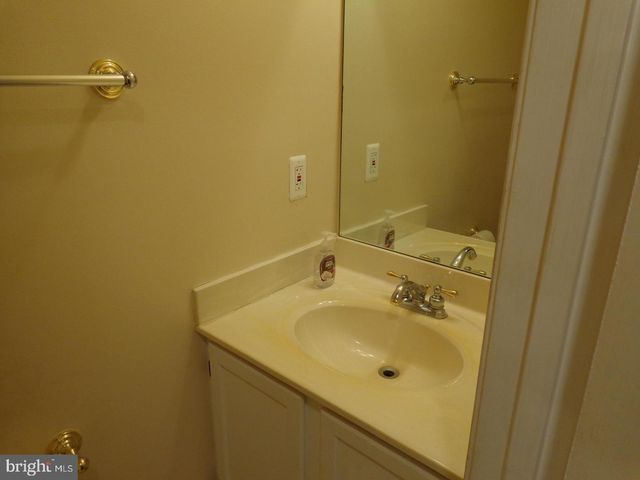 6021 HEATHERWOOD DR, Alexandria, VA 22310