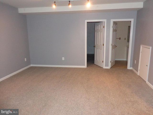 6021 HEATHERWOOD DR, Alexandria, VA 22310