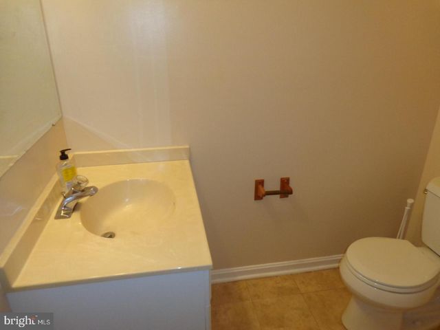 6021 HEATHERWOOD DR, Alexandria, VA 22310