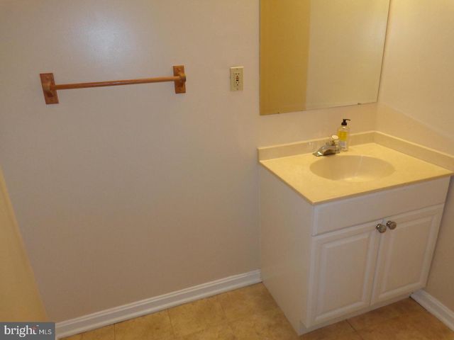 6021 HEATHERWOOD DR, Alexandria, VA 22310