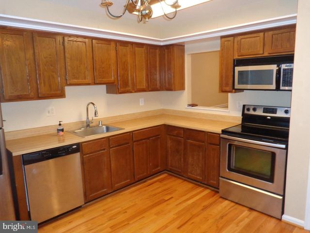 6021 HEATHERWOOD DR, Alexandria, VA 22310