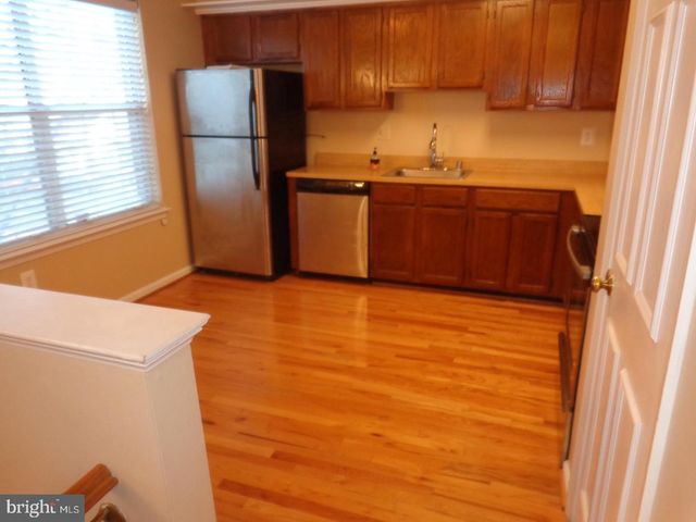 6021 HEATHERWOOD DR, Alexandria, VA 22310