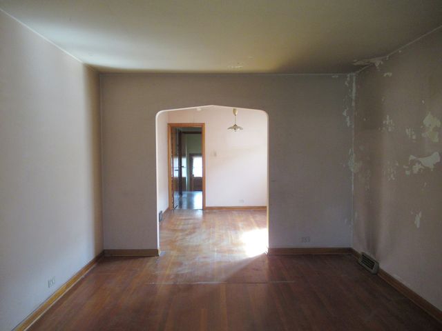 4737 S LEAMINGTON Avenue, Chicago, IL 60638