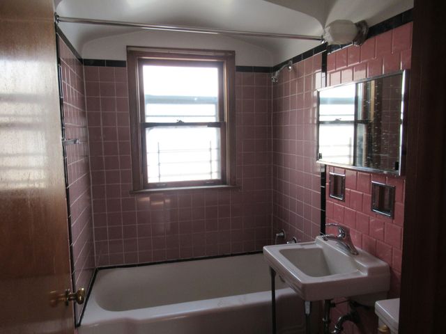 4737 S LEAMINGTON Avenue, Chicago, IL 60638