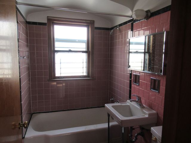 4737 S LEAMINGTON Avenue, Chicago, IL 60638