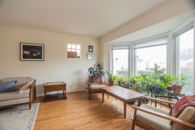 6552 N Troy Street, Chicago, IL 60645