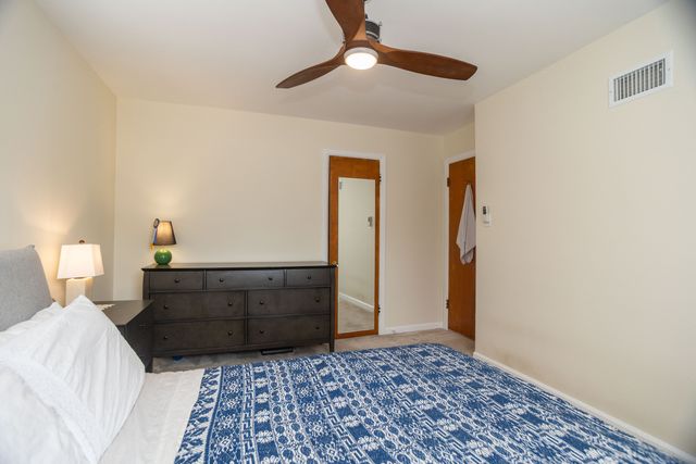 6552 N Troy Street, Chicago, IL 60645