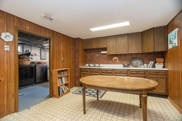 6552 N Troy Street, Chicago, IL 60645