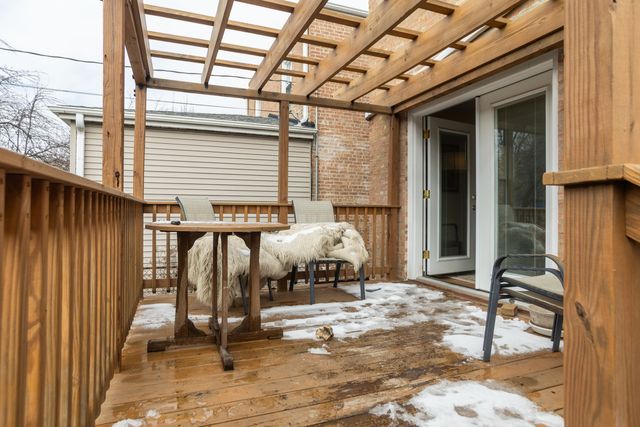 6552 N Troy Street, Chicago, IL 60645