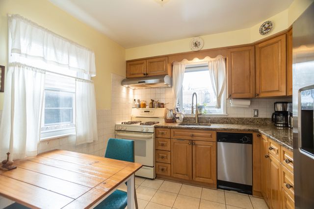 6552 N Troy Street, Chicago, IL 60645