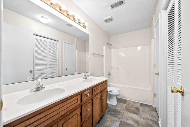 1891 Waters Edge Dr Apt H, Clarksville, TN 37043