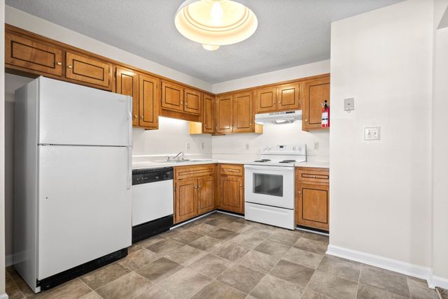 1891 Waters Edge Dr Apt H, Clarksville, TN 37043