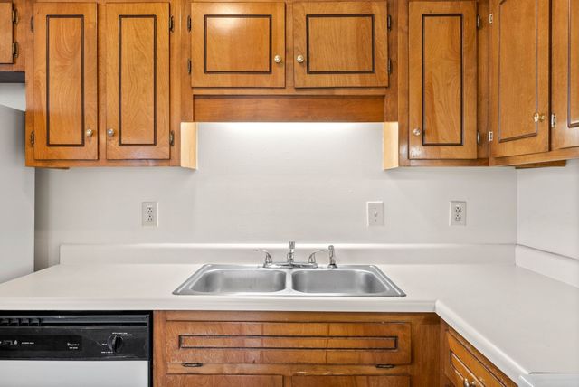 1891 Waters Edge Dr Apt H, Clarksville, TN 37043