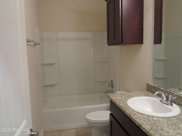 207 Holly Grove Lane, Youngsville, LA 70592