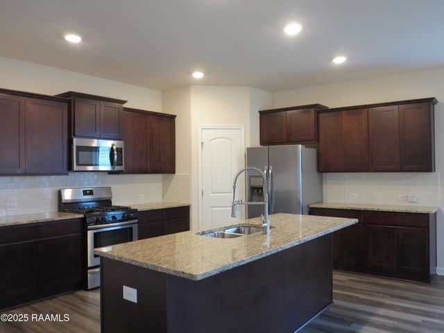 207 Holly Grove Lane, Youngsville, LA 70592