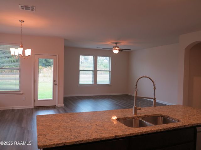 207 Holly Grove Lane, Youngsville, LA 70592