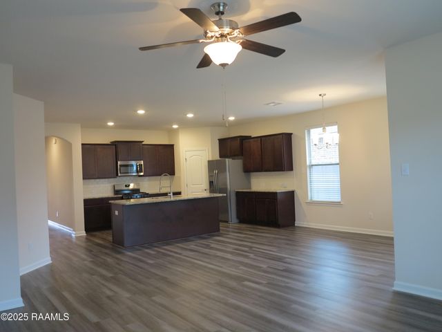 207 Holly Grove Lane, Youngsville, LA 70592