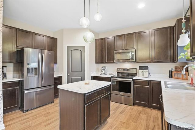 235 Crystal Wood Circle, Howell, MI 48843