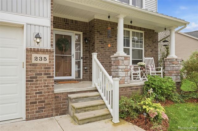 235 Crystal Wood Circle, Howell, MI 48843