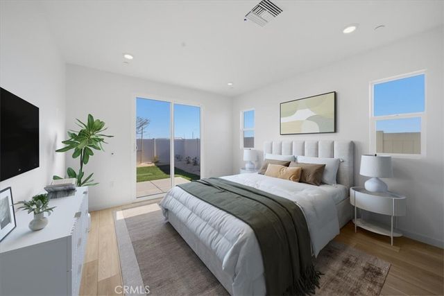 3265 E Avenue J-4, Lancaster, CA 93535