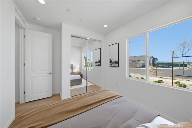 3265 E Avenue J-4, Lancaster, CA 93535