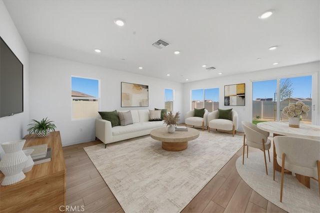 3265 E Avenue J-4, Lancaster, CA 93535