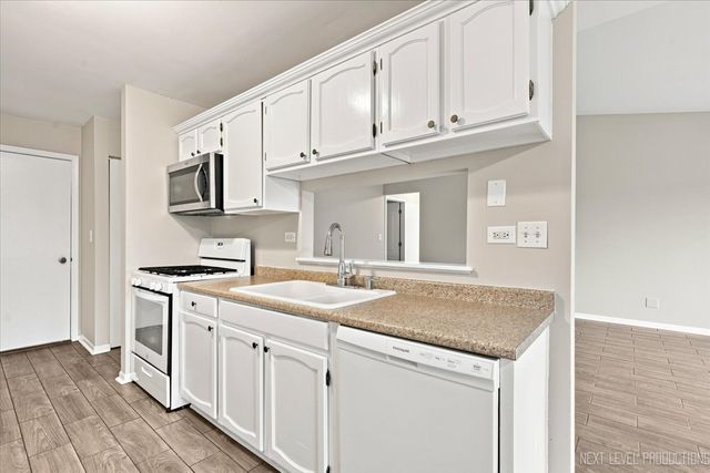 3235 BLAINE Court E, Aurora, IL 60504