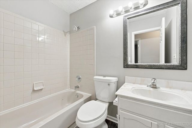3235 BLAINE Court E, Aurora, IL 60504