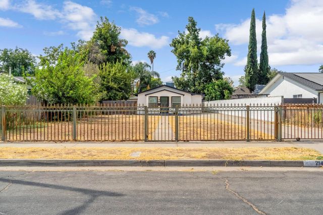 214 E Pine Avenue, Fresno, CA 93728