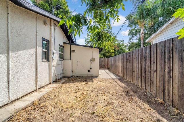 214 E Pine Avenue, Fresno, CA 93728