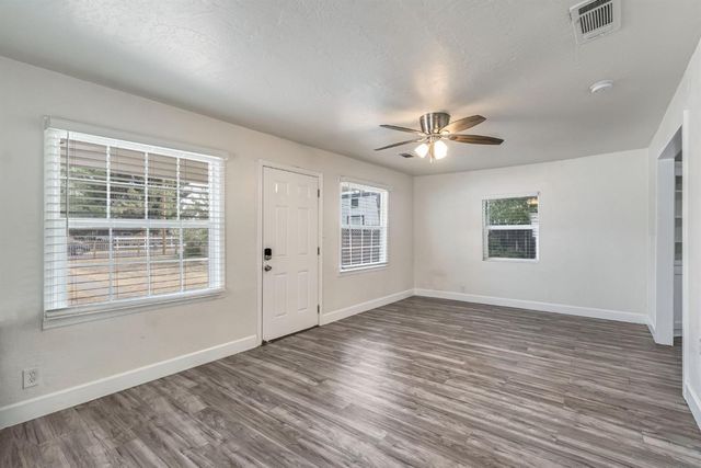 214 E Pine Avenue, Fresno, CA 93728