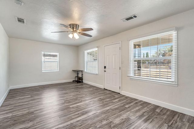 214 E Pine Avenue, Fresno, CA 93728