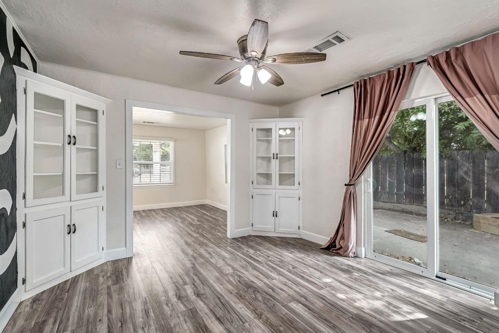 Image 13 of property listing at 214 E Pine Avenue, Fresno, CA 93728