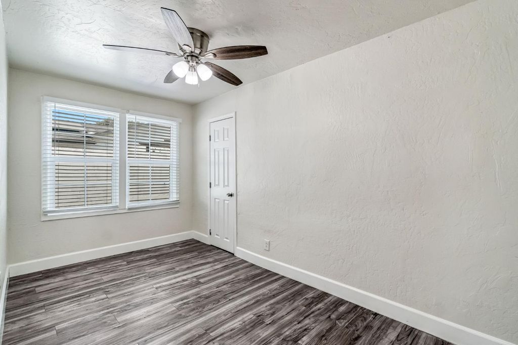 Image 20 of property listing at 214 E Pine Avenue, Fresno, CA 93728